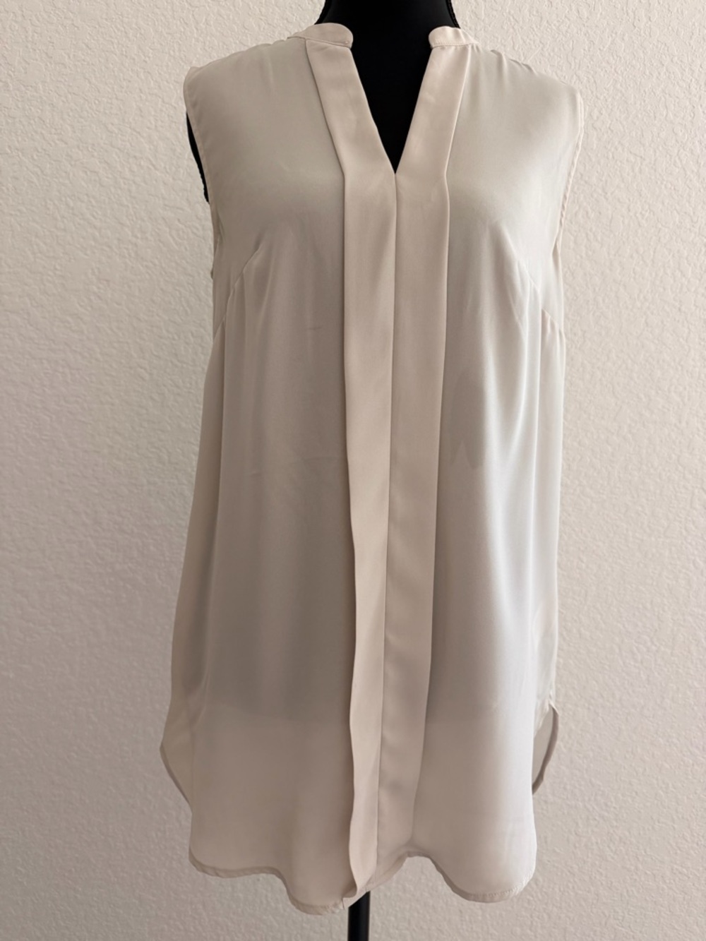 H&M Sleeveless V-Neck Tunic Top | Pleated Front Flowy Lightweight Blouse